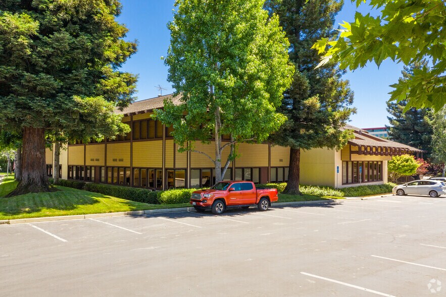More Photos Of 2500 Sand Hill Rd, Menlo Park Office For Lease