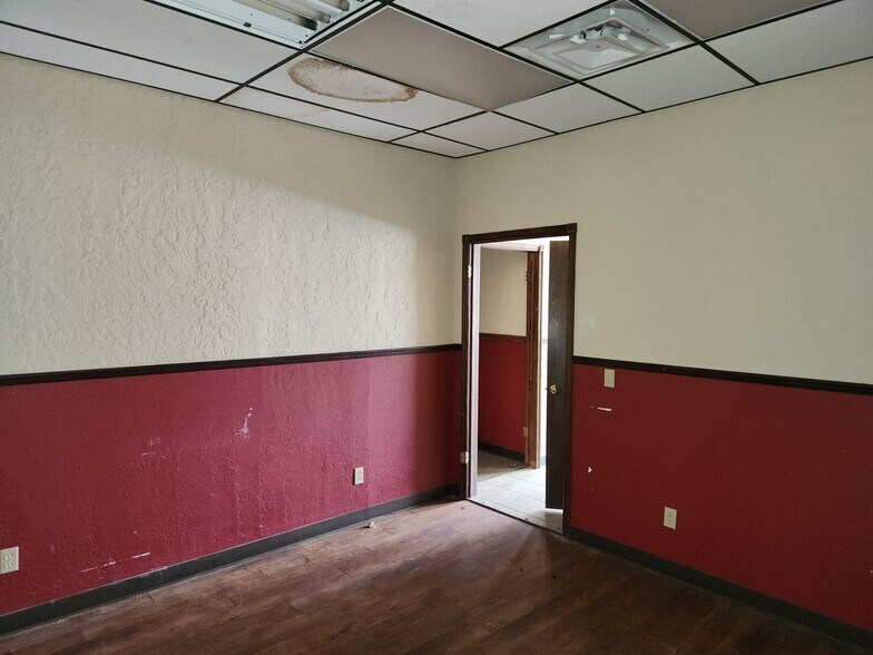 More Photos Of 401 SW C Ave, Lawton Fast Food For Lease