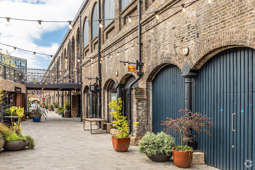 Kings Cross, London N1C 4DQ Retail For Lease