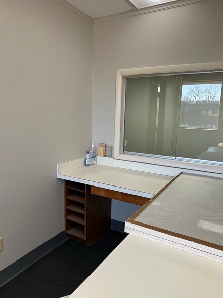 More Photos Of 4656 W Jefferson Blvd, Fort Wayne Unknown For Lease