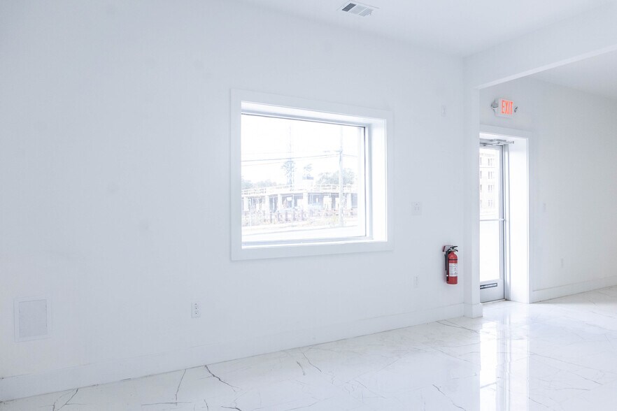 More Photos Of 122 Atando Ave, Charlotte Service For Lease