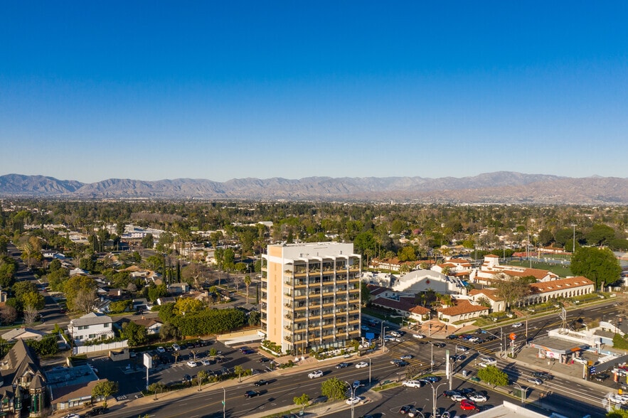 More Photos Of 13701 Riverside Dr, Sherman Oaks Office For Lease