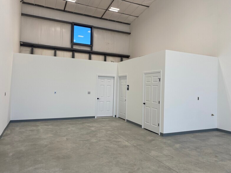 More Photos Of 4 Ricketts Pond Dr, Carver Warehouse For Lease