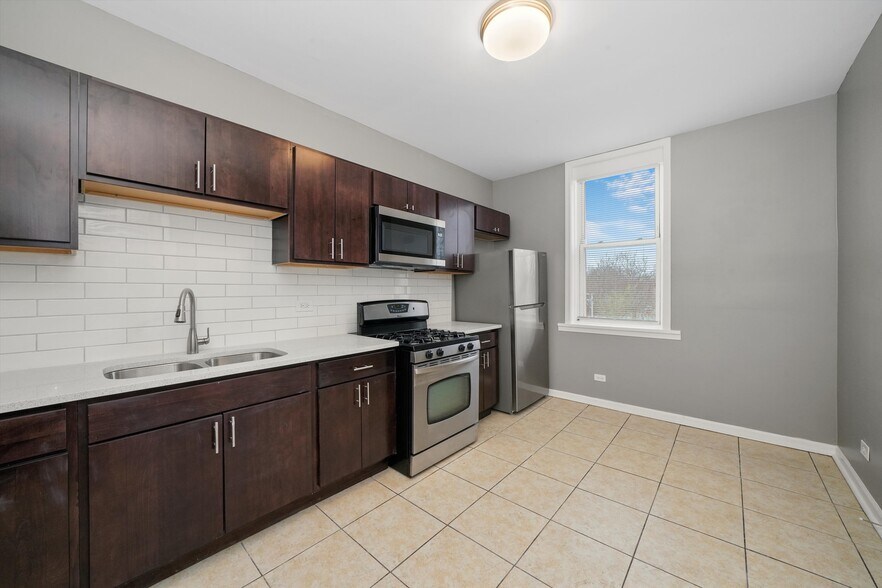More Photos Of 7152 S Emerald Ave, Chicago Apartments For Sale