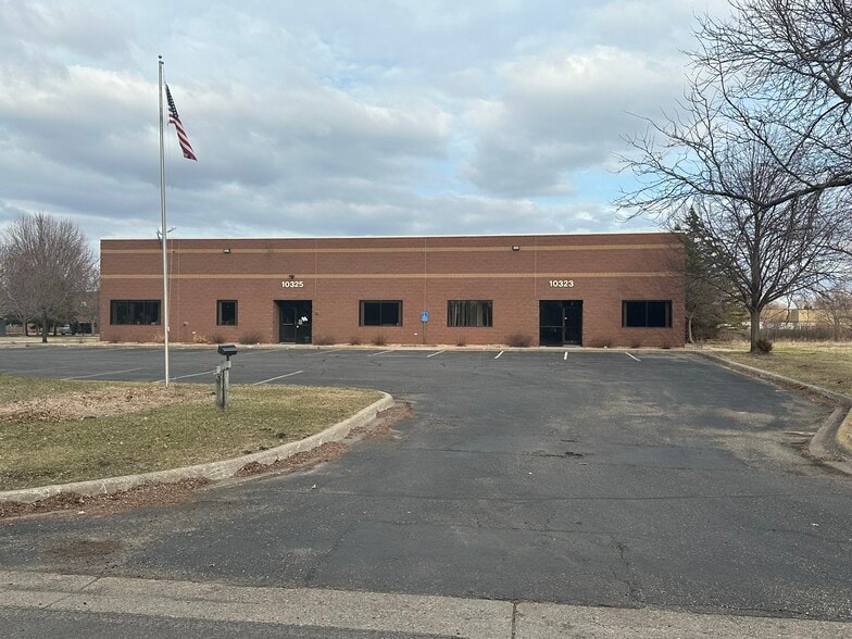 More Photos Of 10323-10327 NE Flanders St, Blaine Distribution For Sale