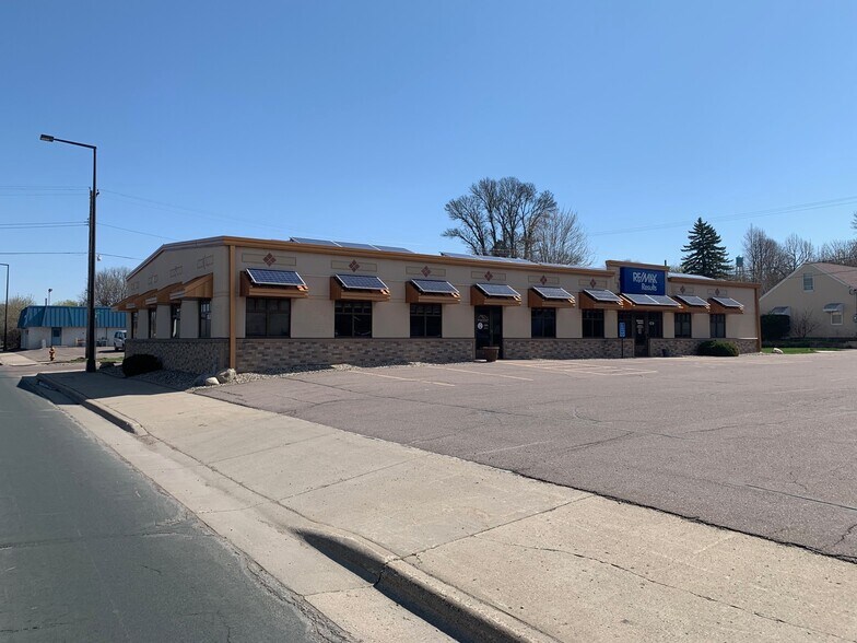 More Photos Of 1635 N Riverfront Dr, Mankato Office For Lease