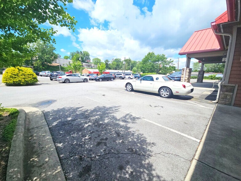 More Photos Of 1216 Asheville Hwy, Hendersonville Auto Dealership For Lease