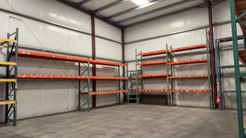 More Photos Of 1345 Geronimo Dr, El Paso Distribution For Sale