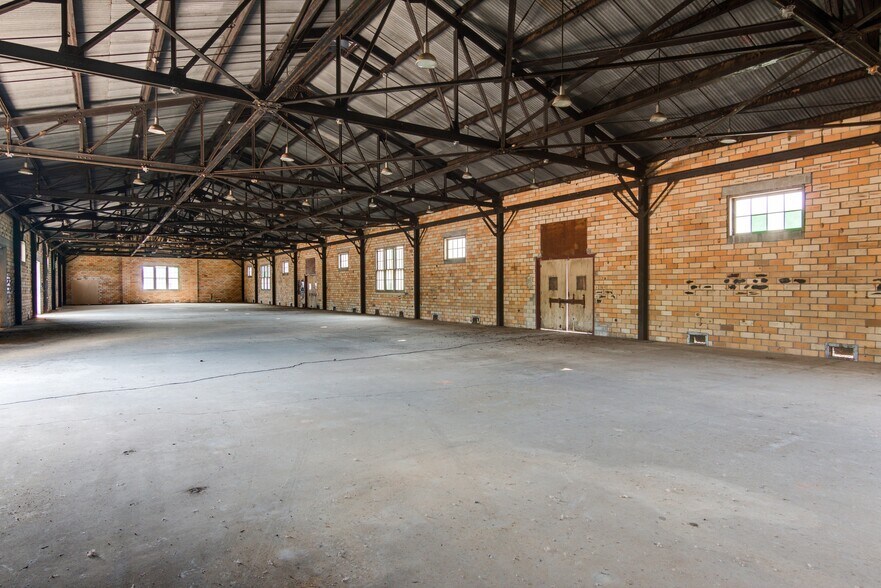 More Photos Of 10 Beech St, Hooks Unknown For Lease