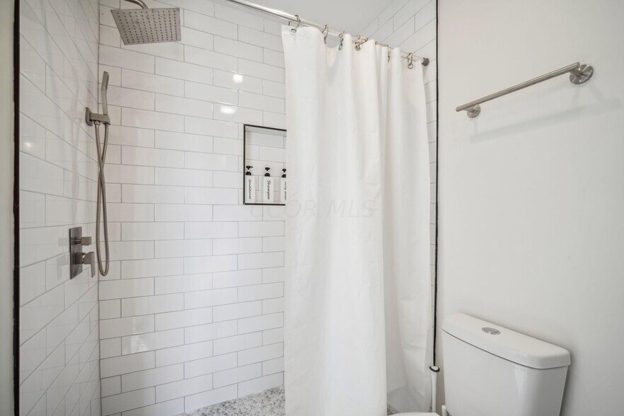 More Photos Of 4677 E Livingston Ave, Columbus Specialty For Sale