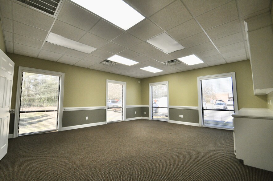 More Photos Of 700B Cromwell Dr, Greenville Office For Lease