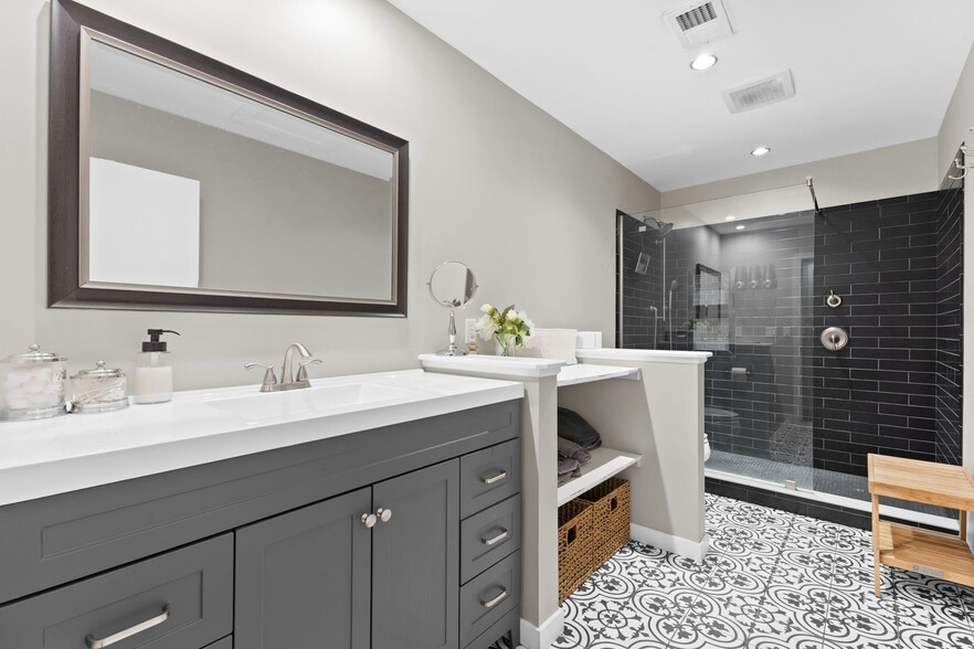 More Photos Of 228 Main St, Racine Restaurant For Sale