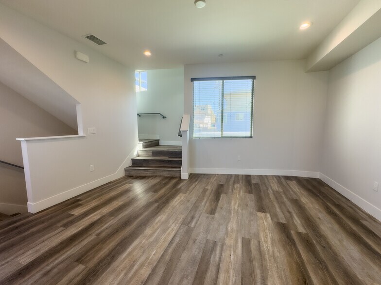 More Photos Of 1420 Pacific Beach Dr, San Diego Apartments For Sale