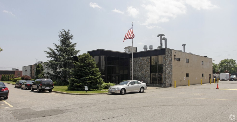 More Photos Of 208 Route 109, Farmingdale Flex For Sale