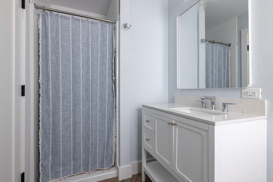 More Photos Of 85 Ocean Ave, New Shoreham Restaurant For Sale