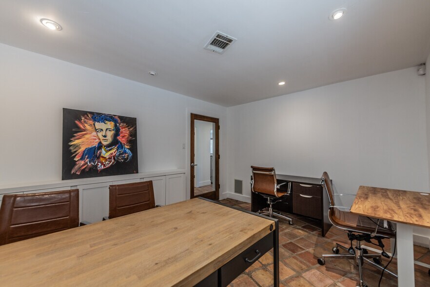 More Photos Of 601 E Ashby Pl, San Antonio Restaurant For Lease