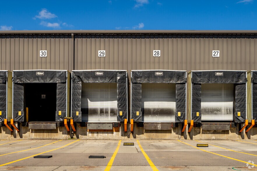 More Photos Of 4025 S Dye Rd, Swartz Creek Truck Terminal For Sale