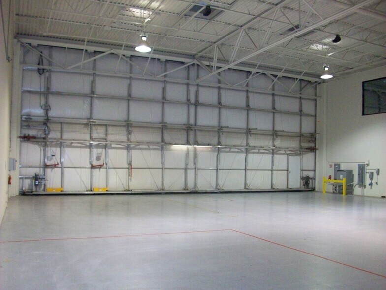 More Photos Of 1440 Jet Stream Dr, Henderson Airplane Hangar For Lease
