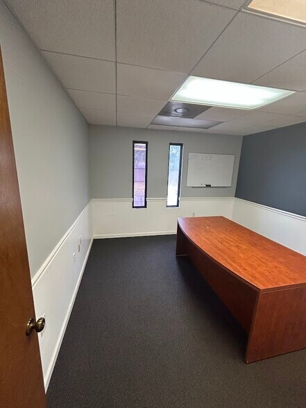 More Photos Of 24 Hampton Rd, Lyman Warehouse For Lease