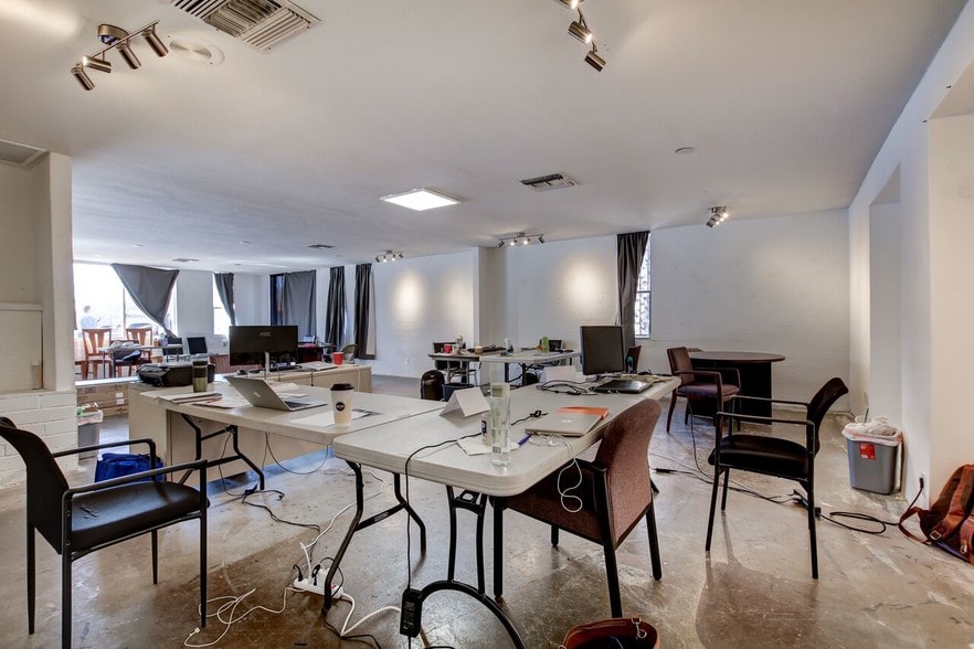 More Photos Of 626 W Indian School Rd, Phoenix Storefront Retail Office For Sale