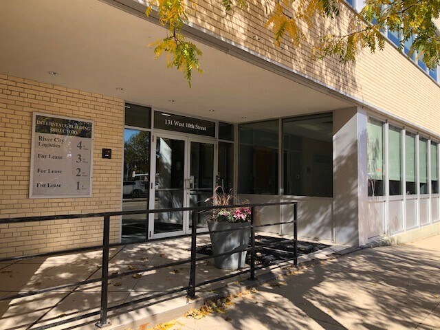 Primary Photo Of 131 W 10th St, Dubuque Medical For Lease