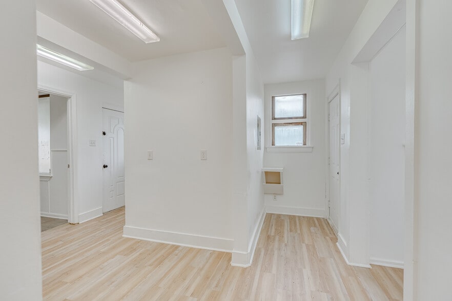 More Photos Of 1401 Spring Hill Ave, Mobile Medical For Sale