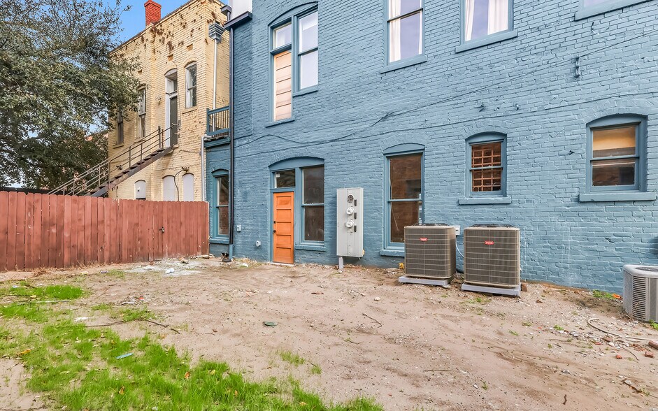 More Photos Of 351 Martin Luther King Jr Blvd, Savannah Storefront Retail Residential For Lease