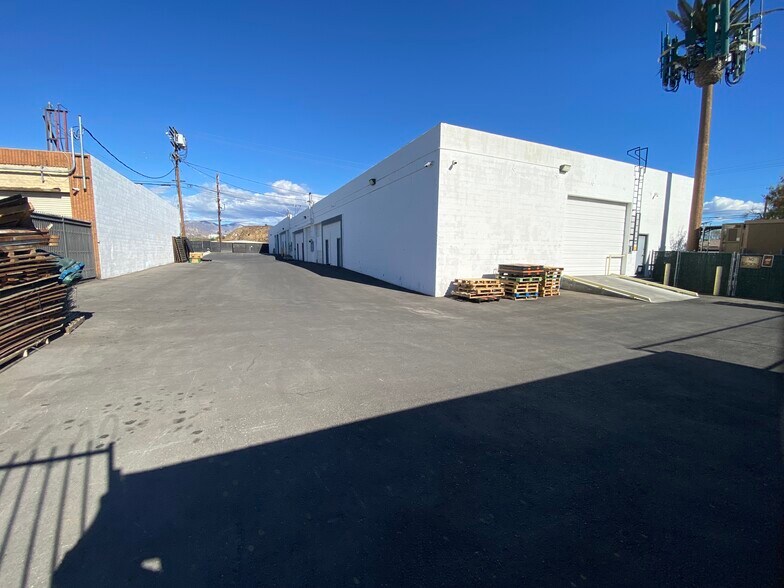 More Photos Of 10465 San Fernando Rd, Pacoima Warehouse For Lease