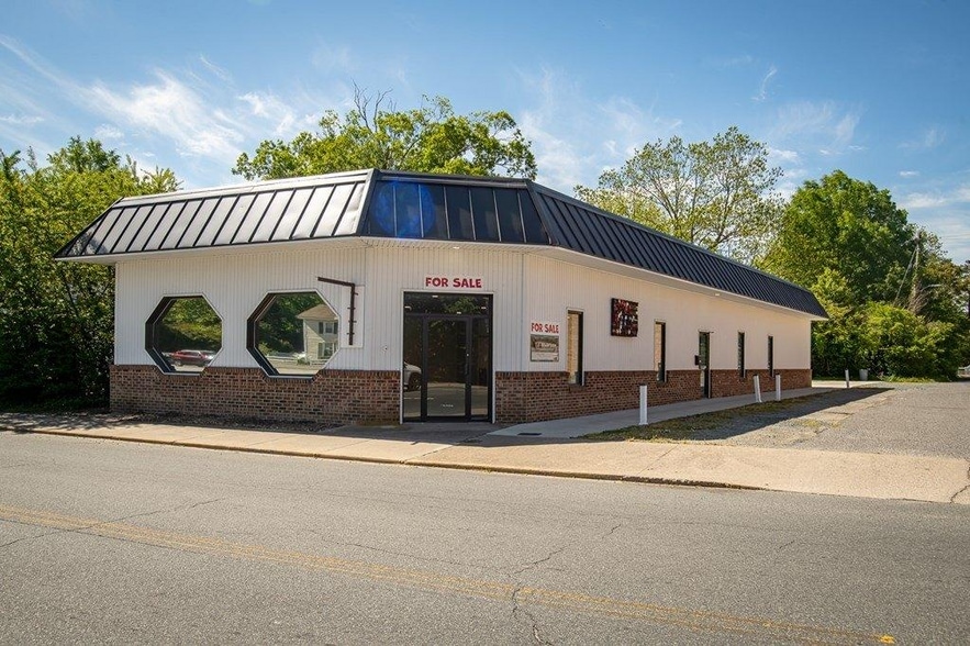 More Photos Of 54 Market St, Onancock Office For Sale