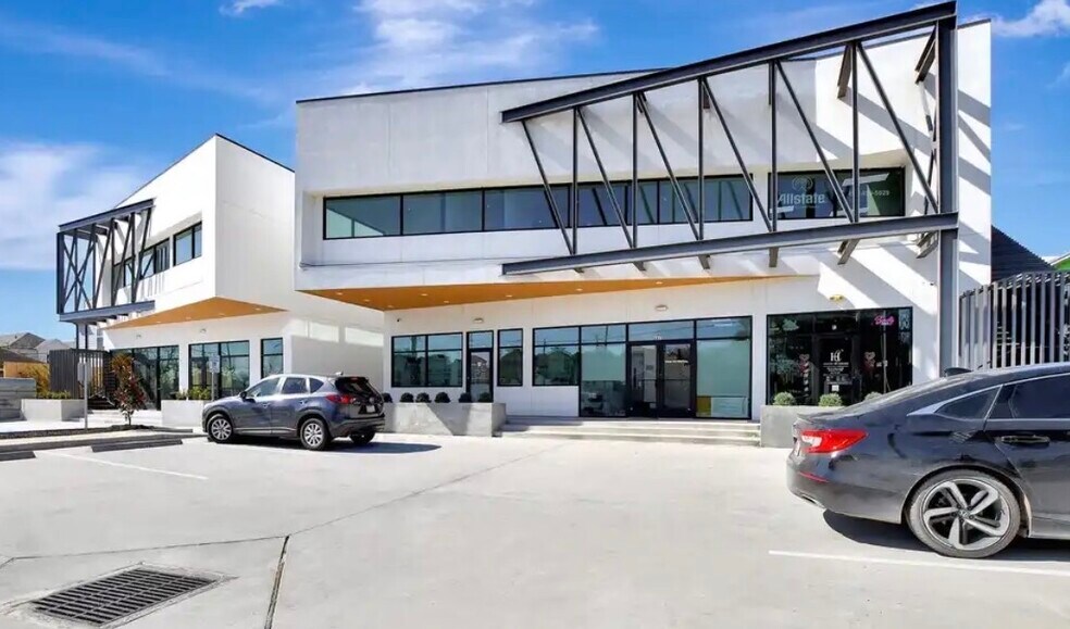 More Photos Of 6815 N Main St, Houston Unknown For Lease