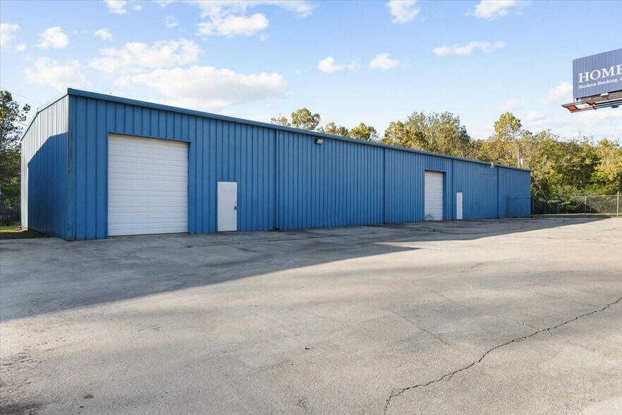 More Photos Of 13605-13609 State Highway 75, Remlap Service For Sale