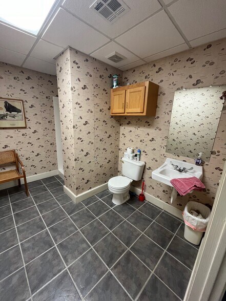 More Photos Of 311 S Broadway St, Pittsburg Office For Lease