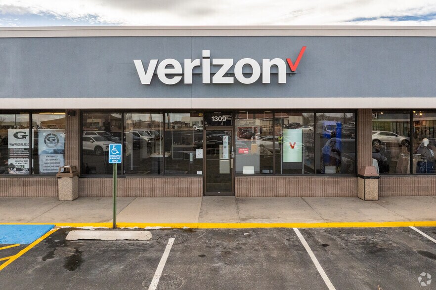 More Photos Of 1350 W Main St, Sterling Unknown For Lease