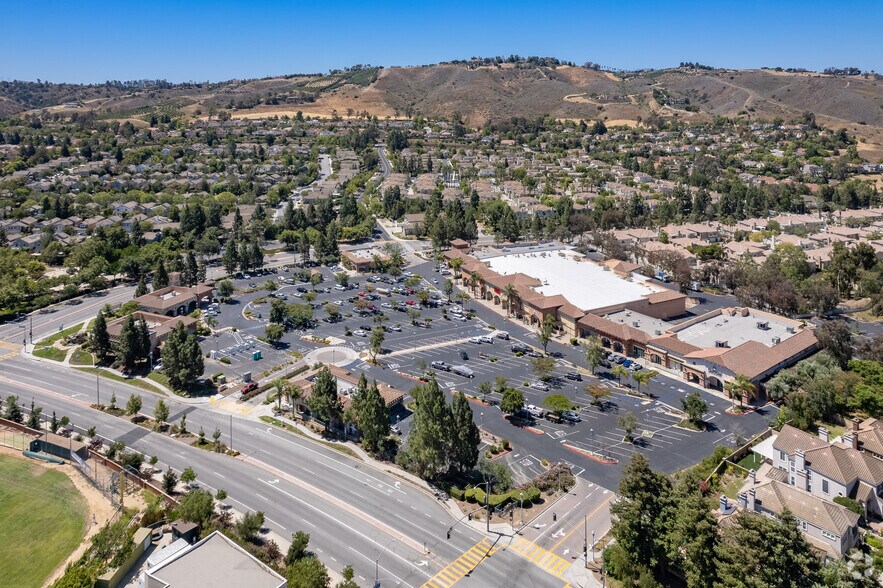 More Photos Of 4201-4279 Tierra Rejada Rd, Moorpark Unknown For Lease