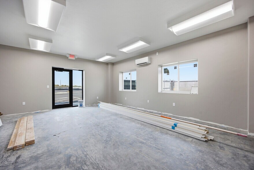 More Photos Of 1342 E Saint Helens St, Pasco Light Distribution For Lease
