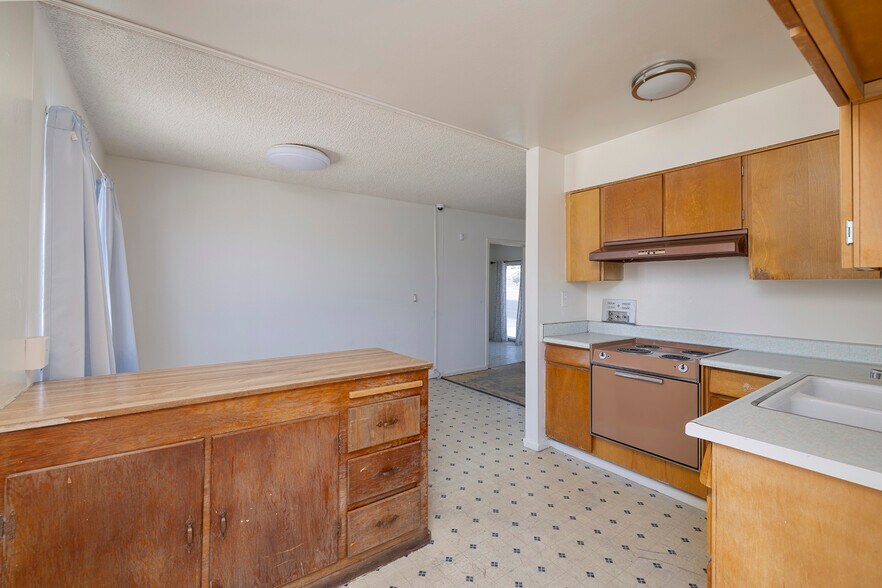 More Photos Of 5021 Alta Dr, Las Vegas Office Residential For Sale