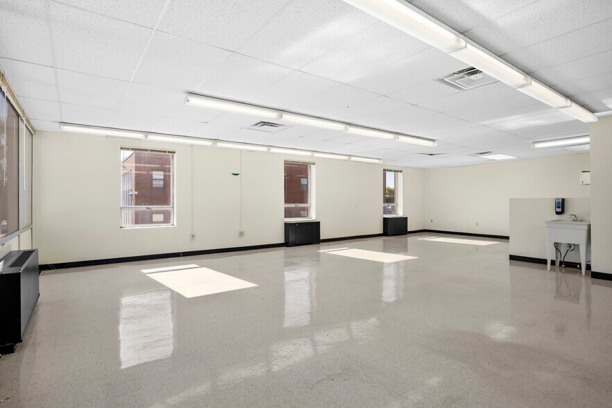 More Photos Of 30-32 N Russell Rd, Albany Office For Sale