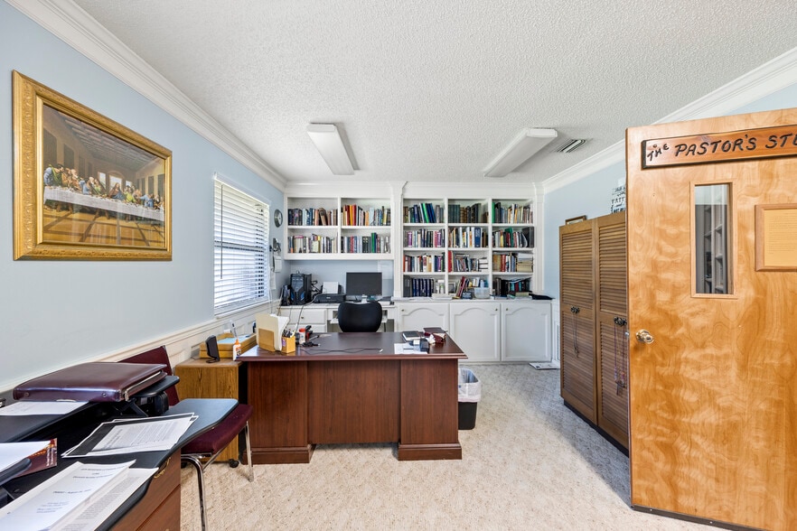 More Photos Of 5056 FL-47, Lake City Specialty For Sale