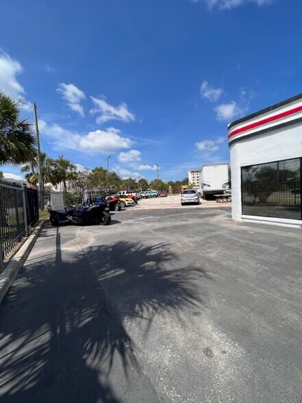 More Photos Of 500 Ballough Rd, Daytona Beach Freestanding For Sale