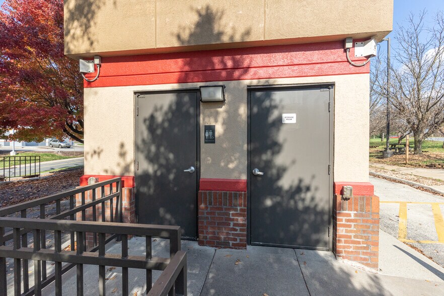 More Photos Of 2901 Candlers Mountain Rd, Lynchburg Fast Food For Sale