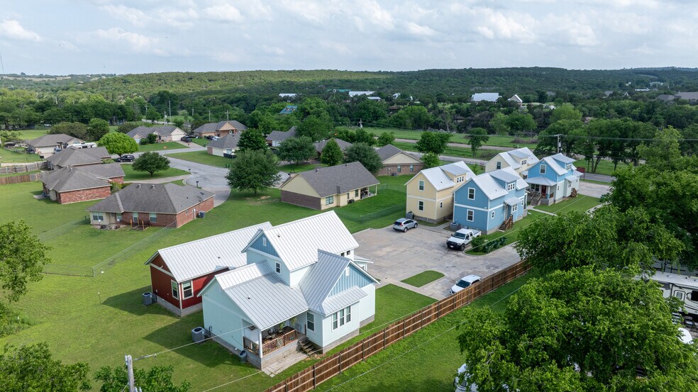 More Photos Of 1804 SW Barnard St, Glen Rose Apartments For Sale