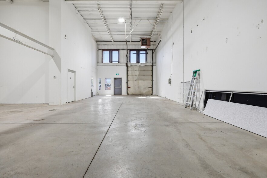 More Photos Of 605 Boul Guimond, Longueuil Warehouse For Sale