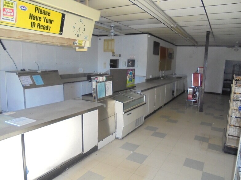 More Photos Of 945 E Hobsonway, Blythe Auto Dealership For Sale