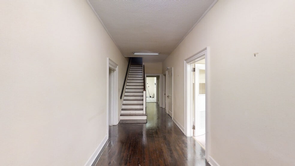 More Photos Of 1015 13th St, Columbus General Retail For Sale