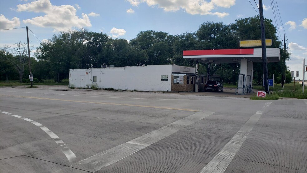 More Photos Of 15518 Highway 36, Needville Service Station For Lease