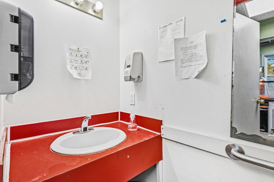 More Photos Of 925 Hendricks Dr, Lebanon Daycare Center For Sale