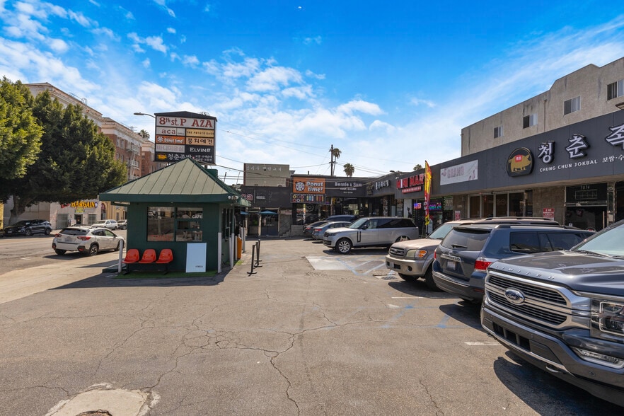More Photos Of 3062-3074 W 8th St, Los Angeles General Retail For Sale