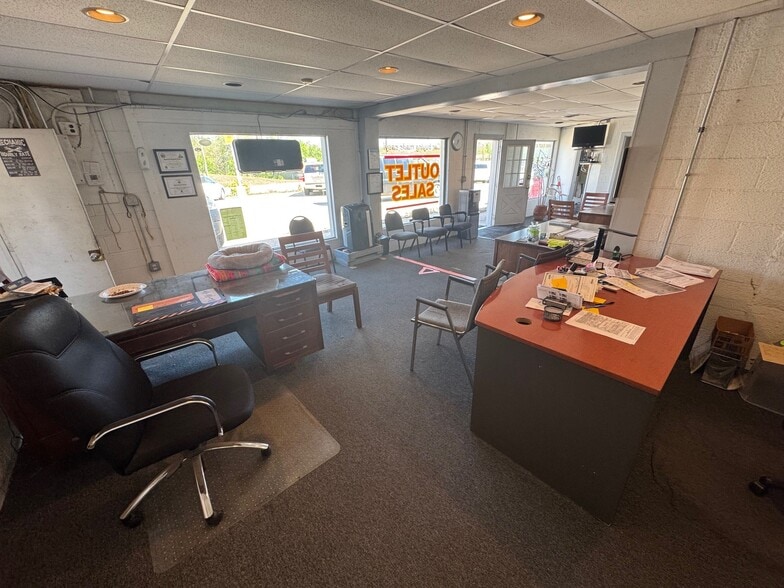 More Photos Of 14901 E Us Highway 40, Kansas City Auto Repair For Sale