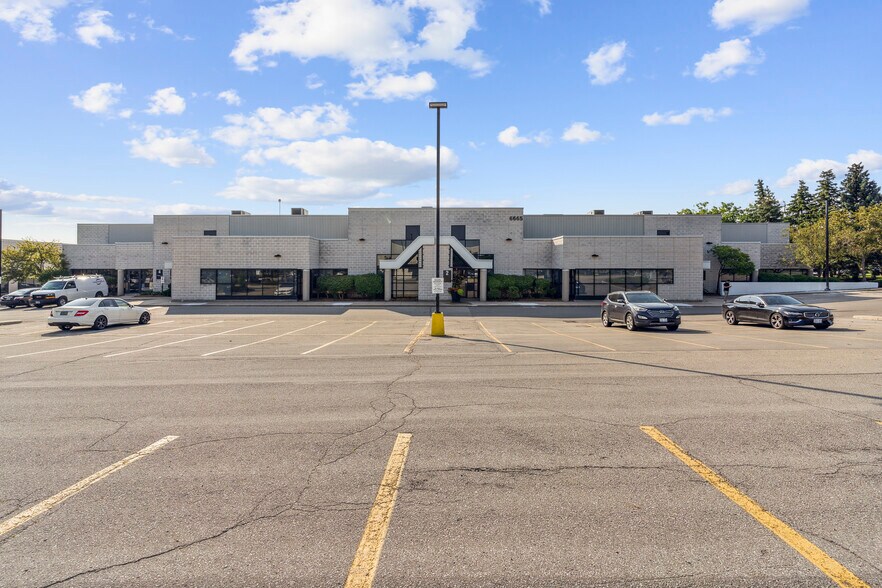 More Photos Of 6665 Millcreek Dr, Mississauga Distribution For Lease