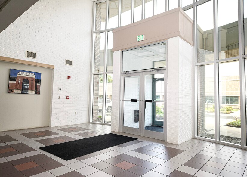 More Photos Of 9635 Philadelphia Rd, Baltimore Office For Lease